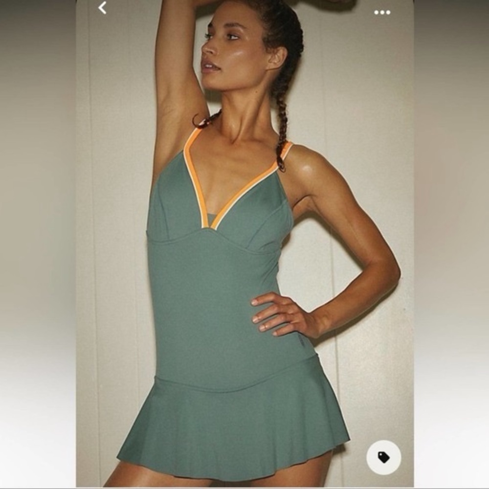NWOT FREE PEOPLE FPMOVEMENT SKORTSIE GREEN